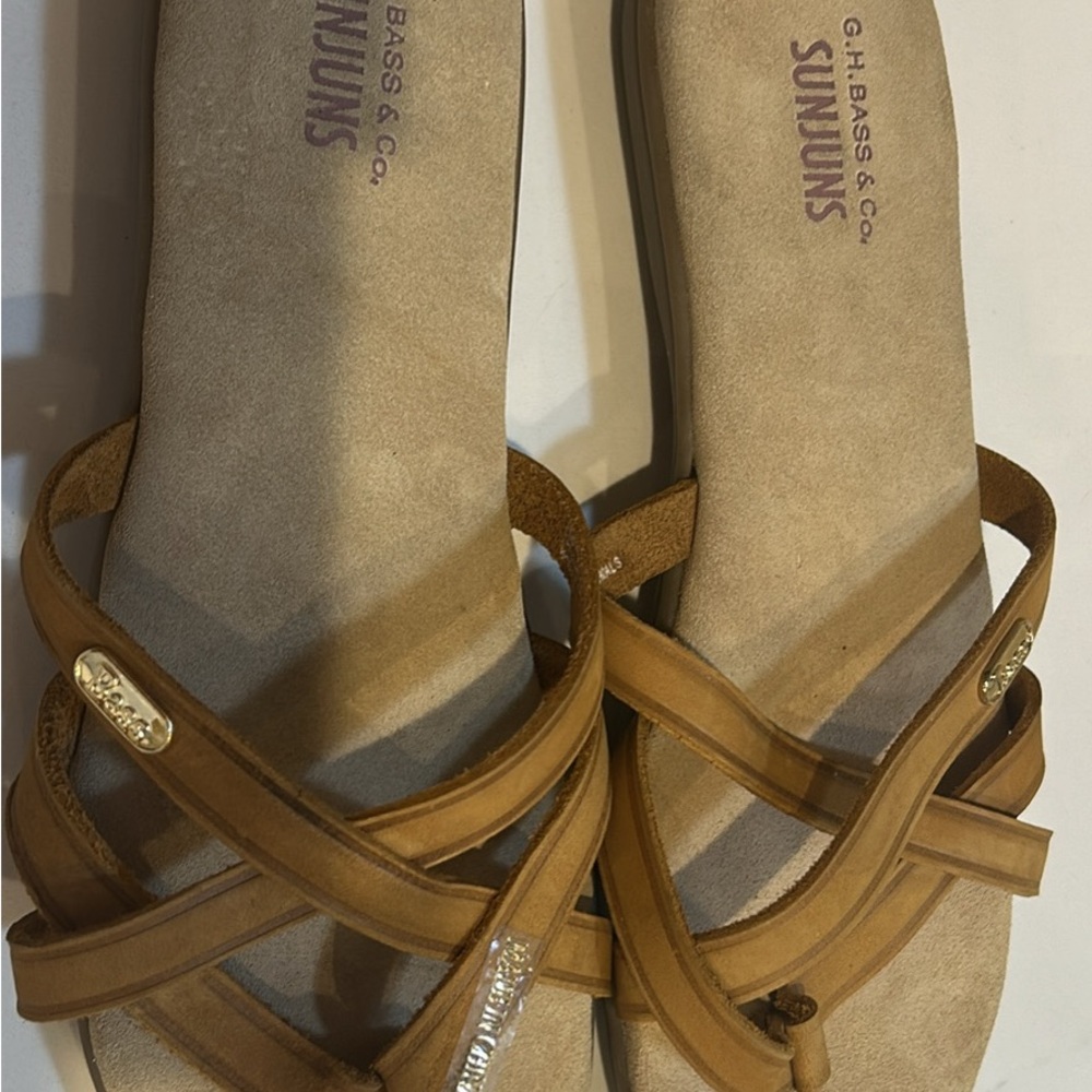 G.H. Bass & Co. Sunjuns Women's Tan Sandals. Size 9